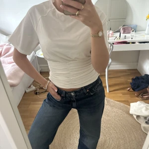 T-shirt med midja - Cool T-shirt med midja😍😍