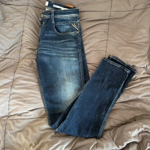 Replay anbass - Helt nya replay anbass i size 32,36 Nypris:1799 Skickar samma dag som köp!