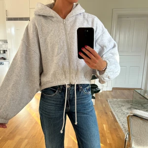 Hoodie H&M - Snygg boxig hoodie från H&M❤️🌸 Bara använd några gånger