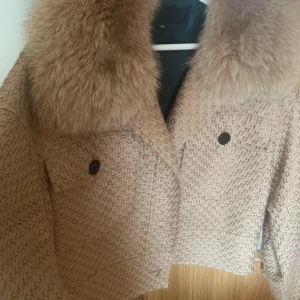 Meotine jacka  - Säljer mina fina meotine jacka, inga defekter och är helt underbar precis som en ny. Jag vill gärna ha en annan färg därför säljer jag den. 