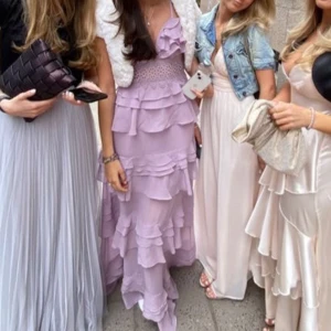 True decadence balklänning - Lila balklänning från True decadence, aldrig använd, nyskick!! 🤍