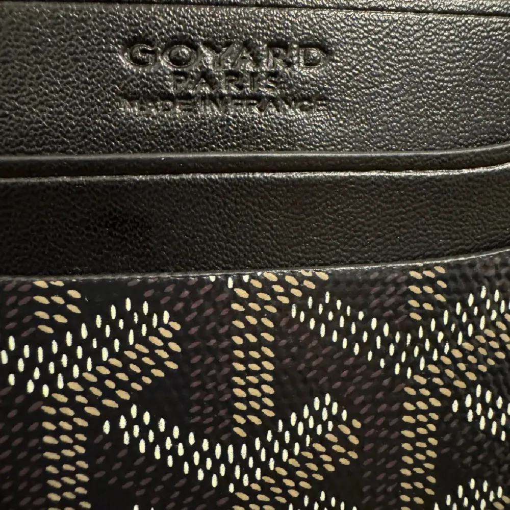 Svart goyard korthållare som är väldigt populär och eftertraktade, säljs till extrem bra pris och därav kan pris endast diskuteras vid snabbköp 🍾🍾🍾. Accessoarer.