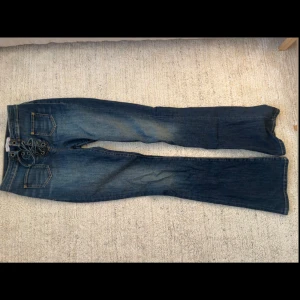 Low waist jeans  - Supper balla låg midjadr byxor ifrån Guess. Säljer då det är för små, det är aldrig använda 💗