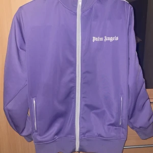 Palm Angels tröja - Den är i skit bra skick, storlek S-M knappt använd inga fläckar ingenting 