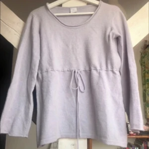 Kashmir tröja  - Såå fin tröja i kashmir, jättemjuk och skön 💞💞 väldigt mysig till hösten !! Strlm M men passar xs- m