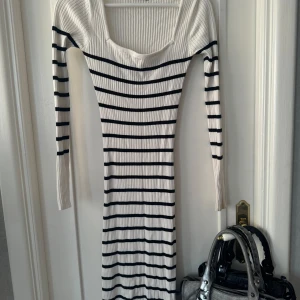 Långklänning  - Fin randig långklänning 