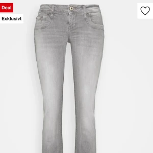 Gråa Ltb jeans - Jättefina Lågmidjade helt slutsålda Ltb jeans, bra skick💗köpt för 949kr. Passar mig som har storlek S