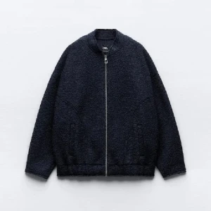 Zara jacka  - As snygg jacka från zara säljer då den e lite stor