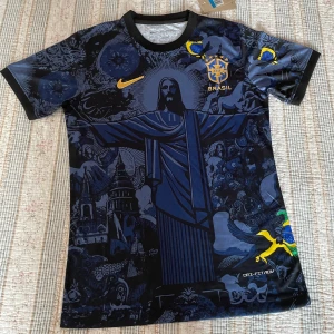 Brasilien t-shirt - Säljer denna exklusiva Brasiliansk t-shirt för 549kr, T-shirten är storlek M. 