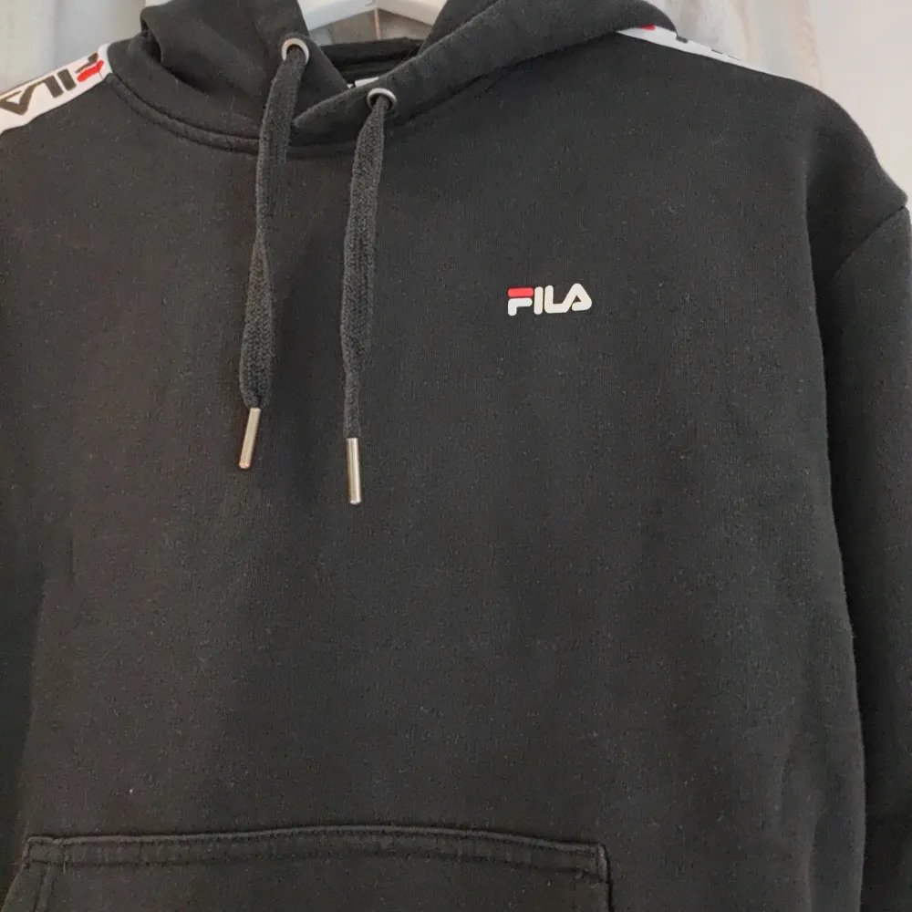 Jättefin fila huvtröja i storlek xs. Hoodies.