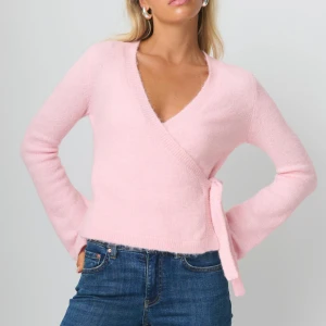 Gina knitted wrap cardigan - Säljer denna koftan! Helt ny alla lappar sitter kvar!💞 helt slutsåld. nypris 400kr!