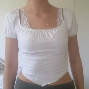 Vit topp - Fin vit topp i bra skick, aldrig använd!:)