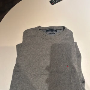 Tommy hilfiger  - Storlek L Skick 10/10 Knappt använd då den varit för stor 