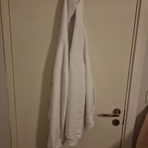 Pris kan diskuteras i privat - Den e helt ny oanvänd. Vilo inte ha de för den e lite small på mig. Pris snackas privat