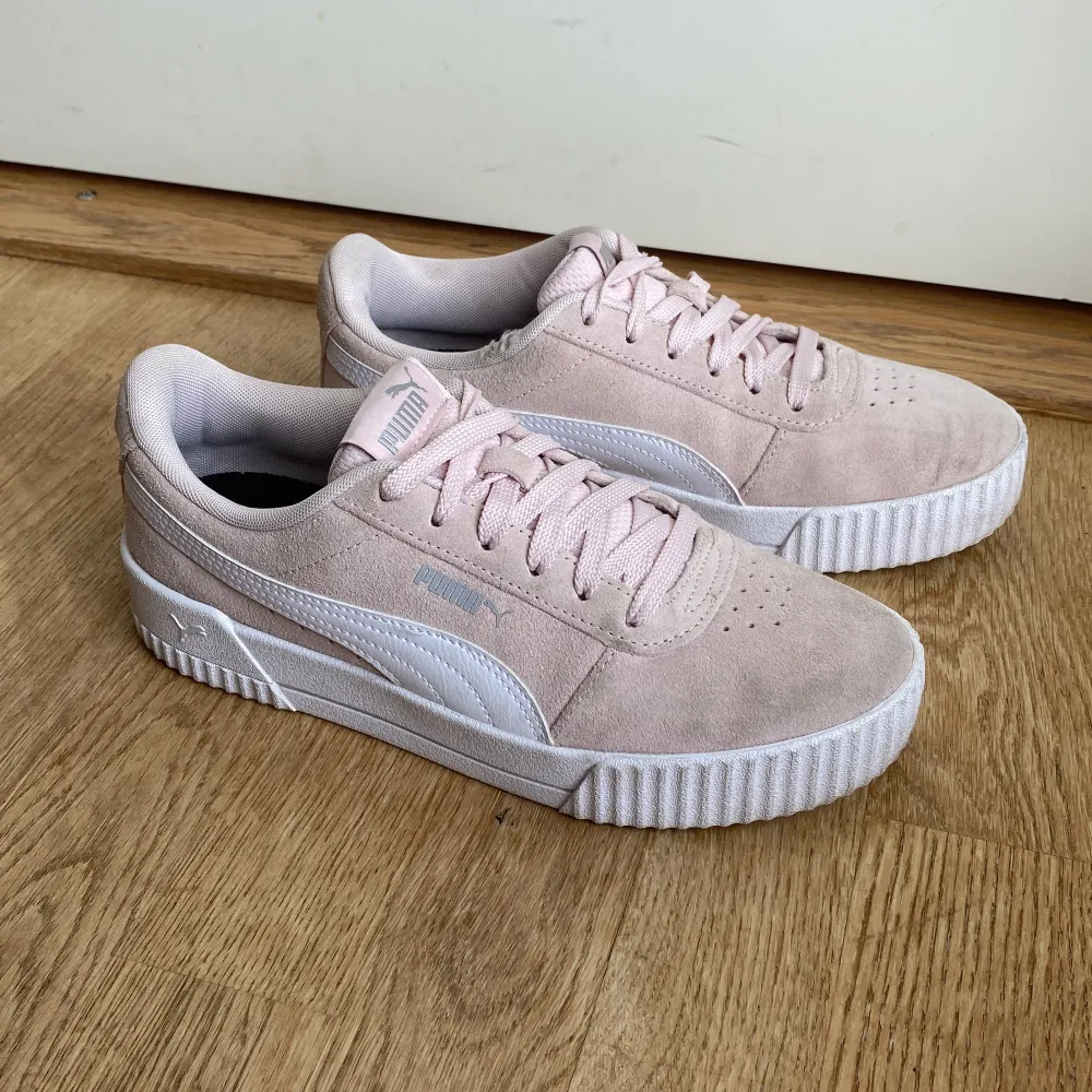 Ett par jätte fina rosa puma sneakers nästa oanvända. Va tyvärr flr små för mig  Skov om ni har frågor 💕  Pris kan diskuteras . Skor.