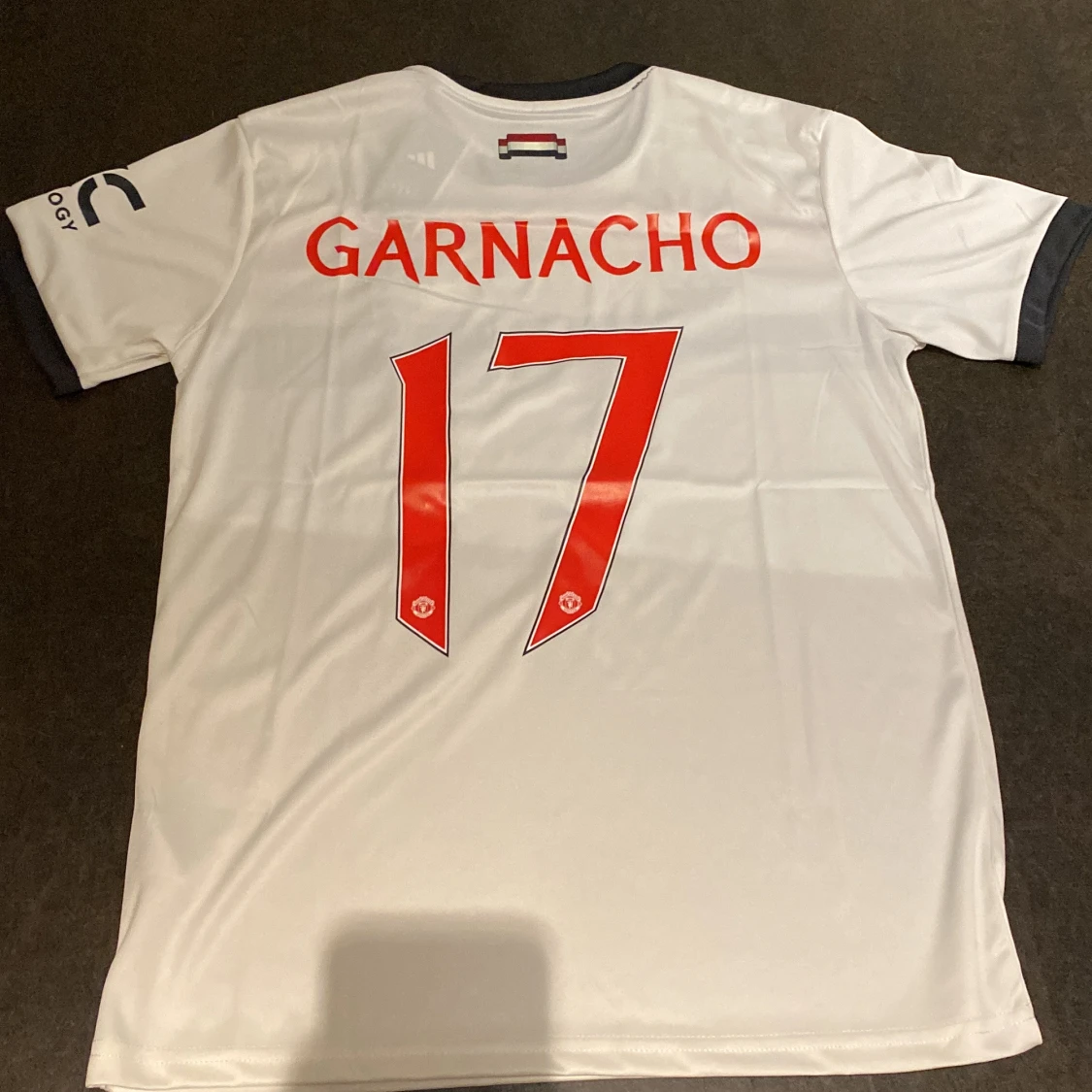 Manchester United tredjetröja med garnacho på ryggen - 90