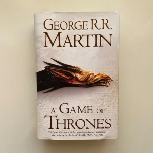A Game of Thrones - Special Edition - En helt ny hardback. "A Game of Thrones"-bok. Special edition, utgiven av Harper Collins. Slutsåld på många ställen. Har haft den hemma men ej läst den, d.v.s. den är helt ny.  Detta är den första boken i serien "A Song of Ice and Fire". På engelska.