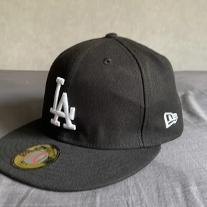 New era keps - Den är i bra skick Den är oanvänd  Inga hål eller trasigt 