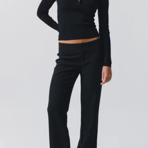 Low straight kostymbyxor  - Säljer dessa kostymbyxor💕 Prislappen sitter kvar! -säljs pga för små i strl  Kostar 399kr säljs för 320kr