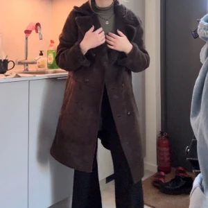 Rock - Den är en rock men passar på mig som är en tjej på 162 också! Den är second hand köpt i skin och är jättevarm och go på insidan. 