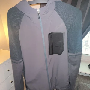 Hugo boss - Sällsynt Hugo boss cardigan köpt i Spanien marbella