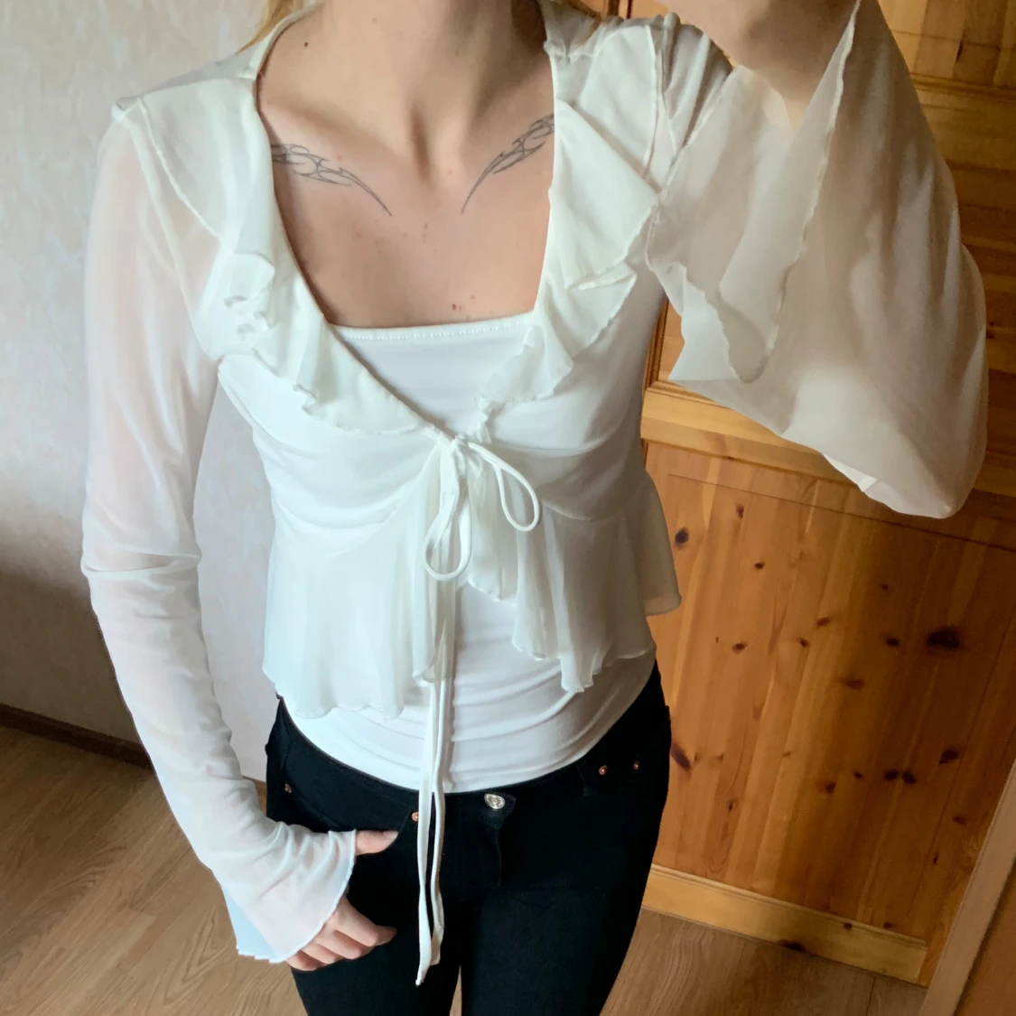 Vit blus med snörning - 91