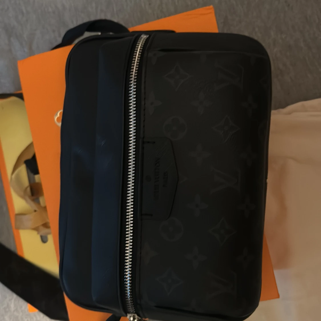 Louis Vuitton Messenger Bag - 90