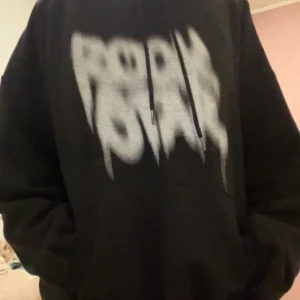 Oversized Hoodie  - Använt en gång är från lewkin (koreansk). Skick as bra