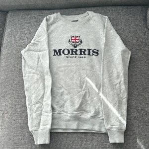 Morris Sweatshirt  - Grå Morris Sweatshirt i nyskick ✅  Storlek XS   Priset går att diskutera 🤠