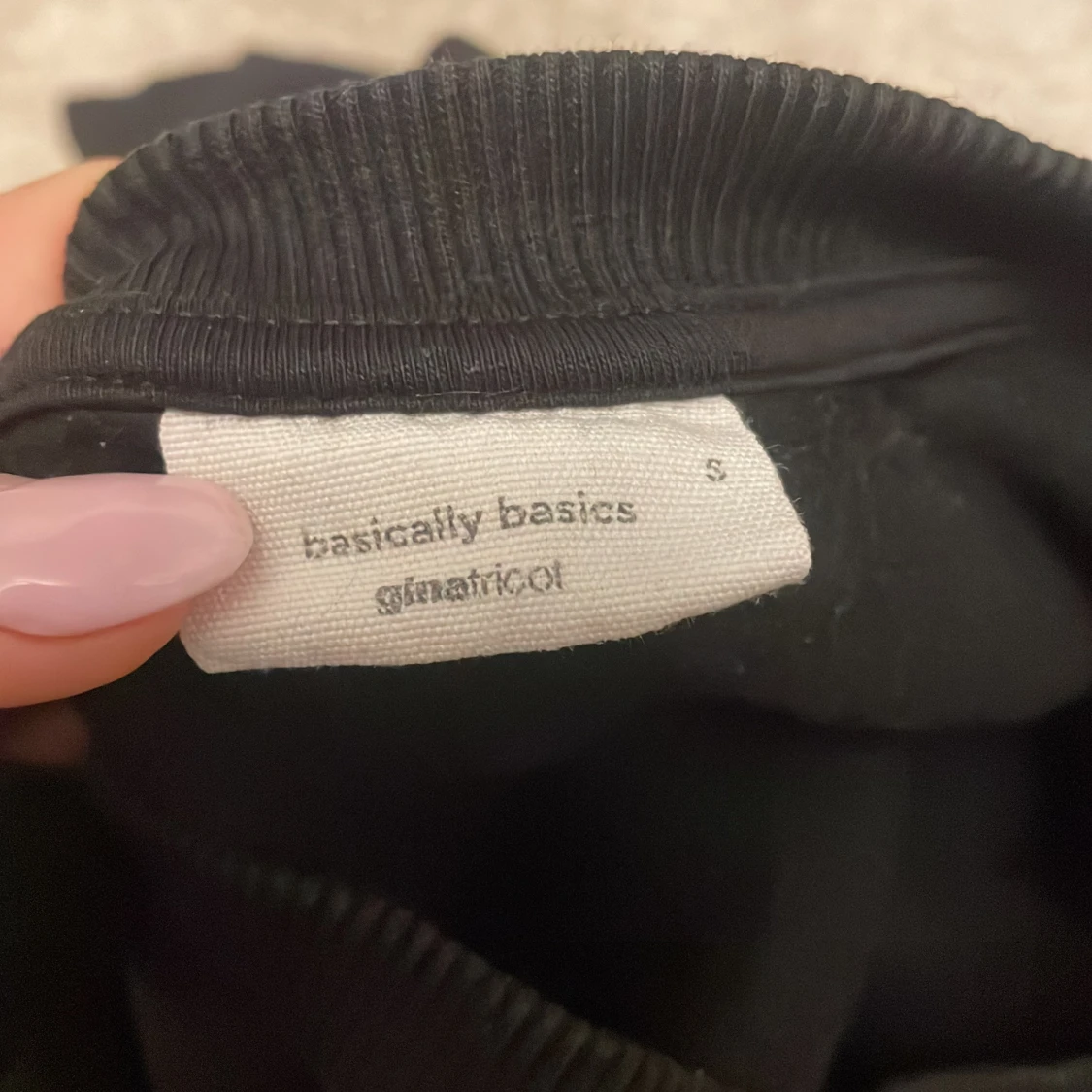 Svart tröja från Gina tricot  - 91