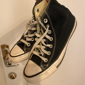 Converse - Svarta converse i storlek 37!❤️