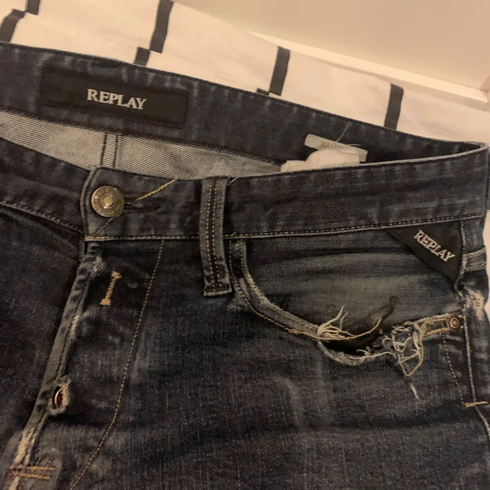 Säljer dessa replay Jeans i färgen mörkblå.  . Jeans & Byxor.