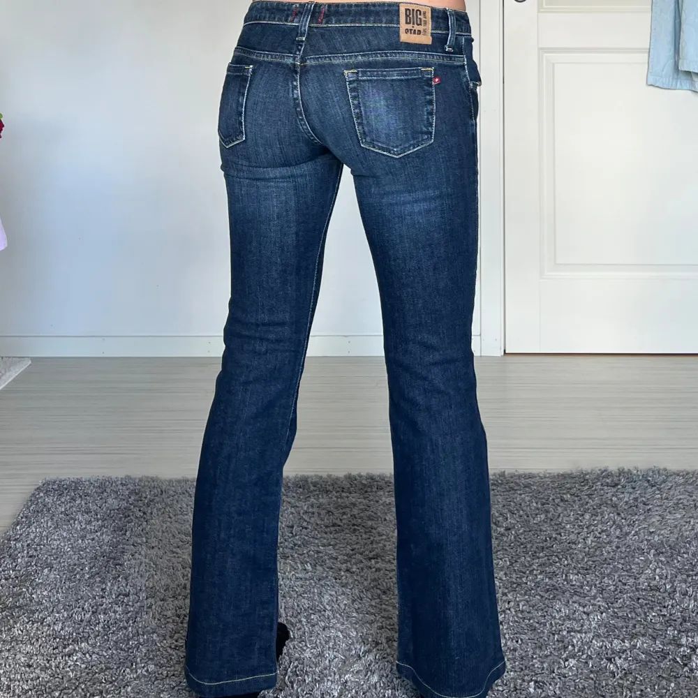 Midjemått: 38cm rakt över, innerbenslängd: 71cm 💕. Jeans & Byxor.