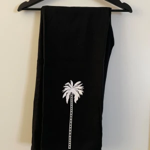 Jeans - Helt ny jeans använd bara 1 gång blev mindre storlek på mig 