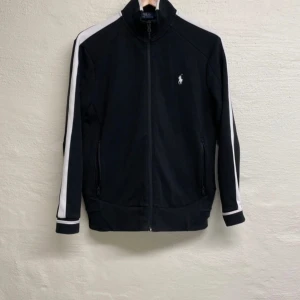 Ralph Lauren Zip - Nyskick.  Vi hörs i dm min kompis:)