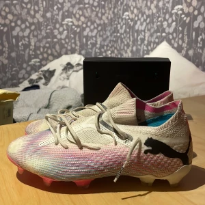Puma future  - Säljer dessa puma future fotbollsskor i storlek 40,5. Säljer de för att dem är för små. Skick 8/10. Kontakta om frågor.