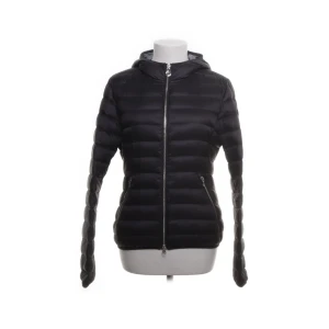 Colmar jacka  - Colmar jacka köpt från Sellpy, det är den exakta jackan på bilderna. Storlek 44 som motsvarar S. Fint skick och inga defekter. 