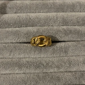 Guld ring - Guld ring i rostfritt stål, helt ny och basic så matchar mycket❤️