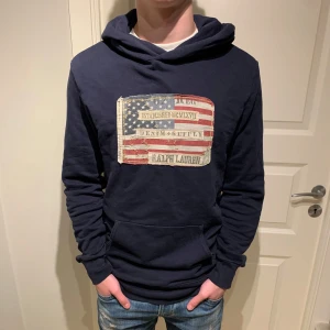 Ralph Lauren | Hoodie - Ralph Lauren Denim and Supply hoodie! | Fint skick finns något litet tecken på användning! | Storlek M. | Ställ gärna frågor innan du köper!