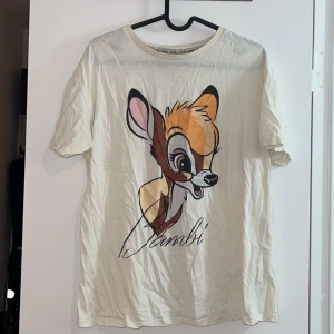 Bambi tröja  - Knappt använd skön Bambi tröja i storlek XS men den är oversized så passar även S och M