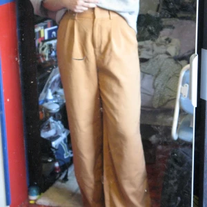 Oranga kostymbyxor - Super sköna vidbenta kostymbyxor! Perfekta för hösten🍂  