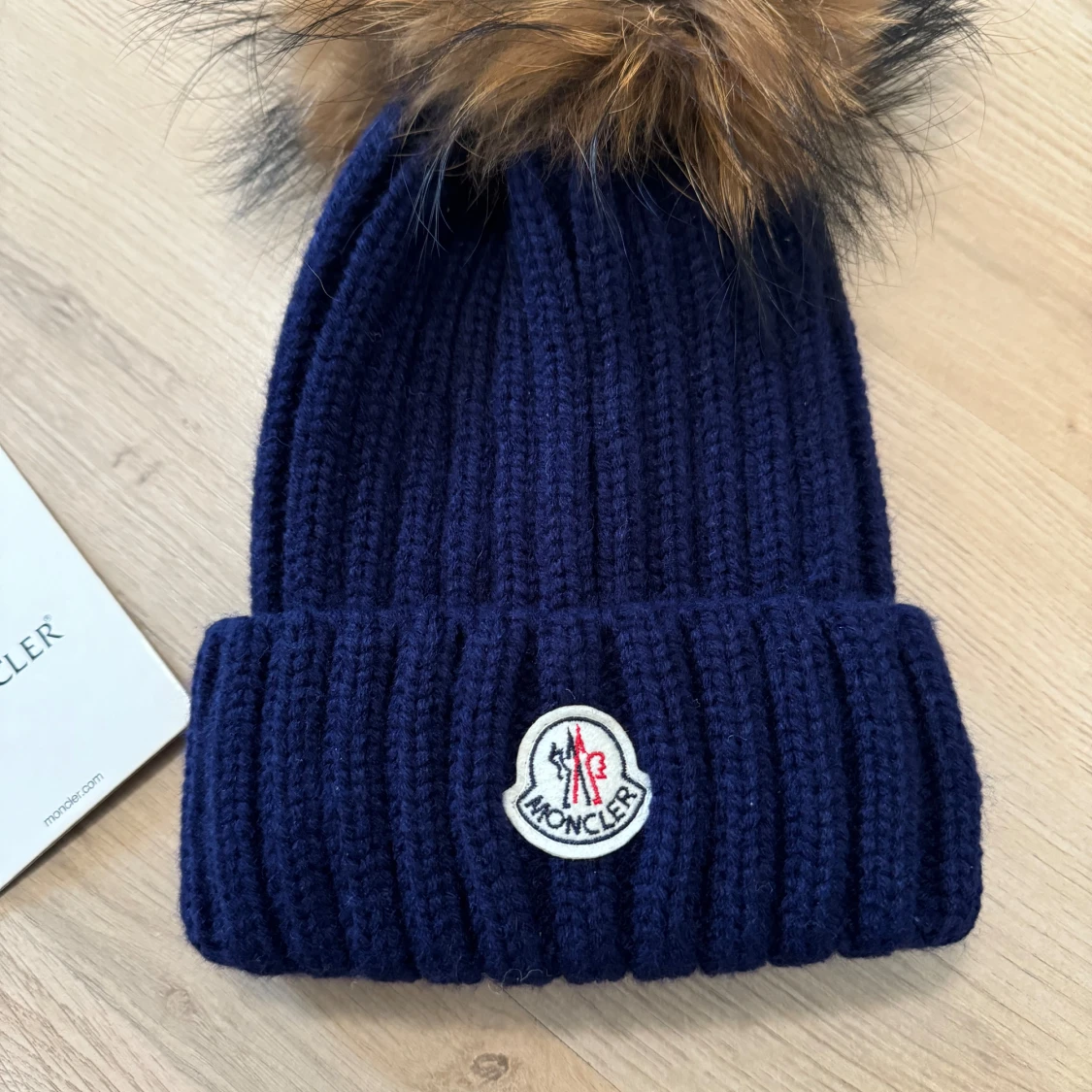 Moncler mössa  - 91