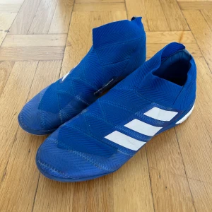 Adidas Nemeziz Tango 18+ - Futsalskor från adidas. Använda ett fåtal gånger och i fint skick. Storlek 43 1/2.