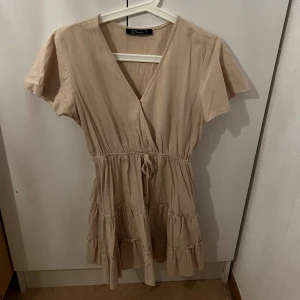 Klänning - Fin klänning som ej använda längre