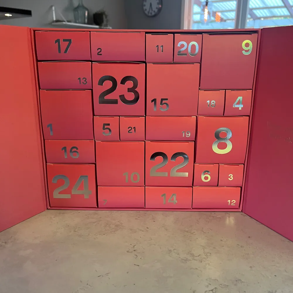 Säljer kicks must have adventskalender då jag råkade köpa 2 (GODKÄNNER INGA PRISFÖRSLAG UNDER 999kr). Har inte öppnad några lådor, om man vill ha bevis så är det bara att fråga. Övrigt.