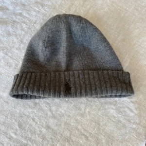 Ralph lauren mössa  - Grå Ralph lauren mössa. Aldrig använd