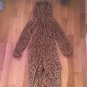 Hunkemöller onepiece leopard - Använt fåtal gånger, finns inte kvar att köpa, lång i storleken, går att diskutera pris