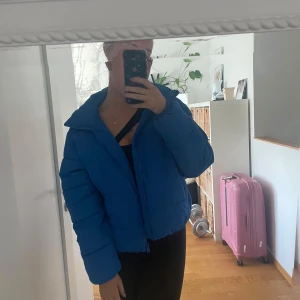 Blå pufferjacket - Super fint skick 