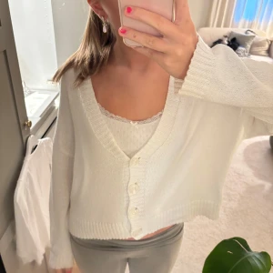 stickad kofta - bra skick, använd få gånger!