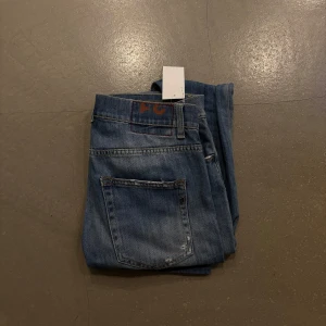 Dondup jeans - Säljer dessa feta dondup jeans i storlek 31. De är i väldigt bra skick och är inte mycket använda. Byxorna är korta i längden passar personer runt 175cm